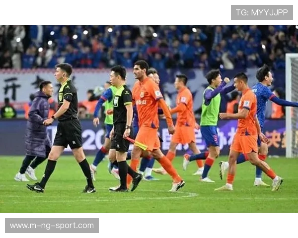 上海申花与梅州客家展开激烈对决 双方全力争胜力争积分