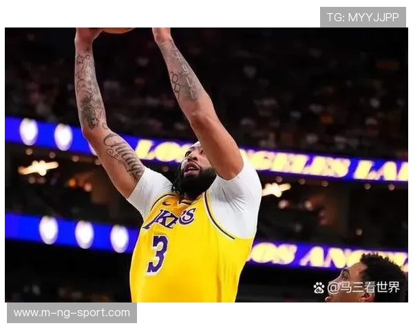 开拓者迎战勇士 强强对决展现NBA精彩对抗精彩瞬间