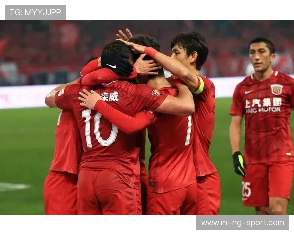 山东泰山鏖战上海海港强强对决再掀中超冠军争夺激情风暴