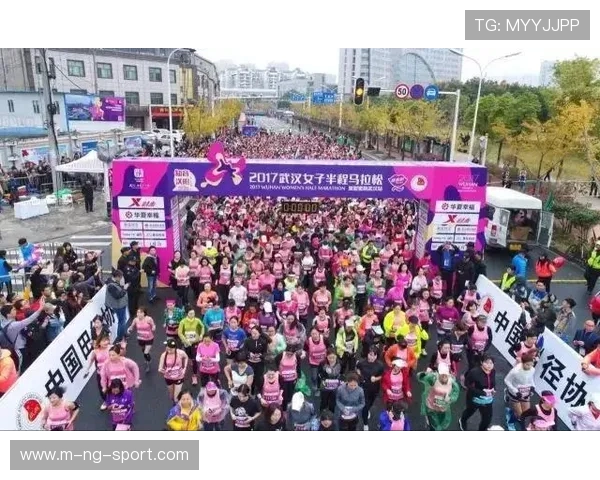 深圳城市马拉松点评飞盘队节奏表现与城市活力的完美结合