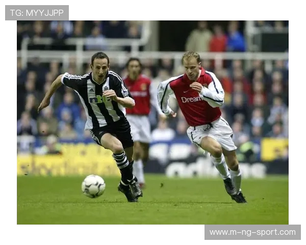 丹尼斯·博格坎普：足球天才背后的传奇故事与赛场瞬间